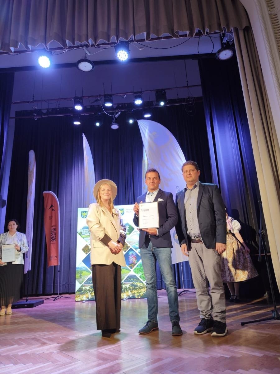 Zdjęcie w galerii na portalu naszraciborz.pl: Raciborska Fundacja Pozytywnie Nakręceni wyróżniona za rozwój turystyki wiadomości z regionu