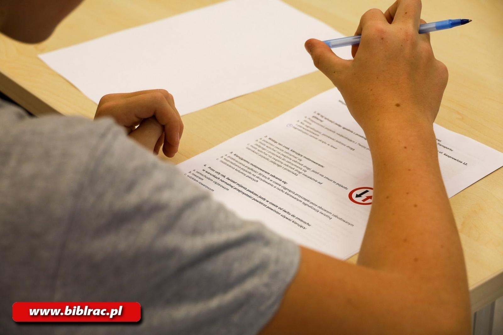 Zdjęcie w galerii na portalu naszraciborz.pl: Konkurs Wiedzy o Ruchu Drogowym w bibliotece rozstrzygnięty wiadomości z regionu