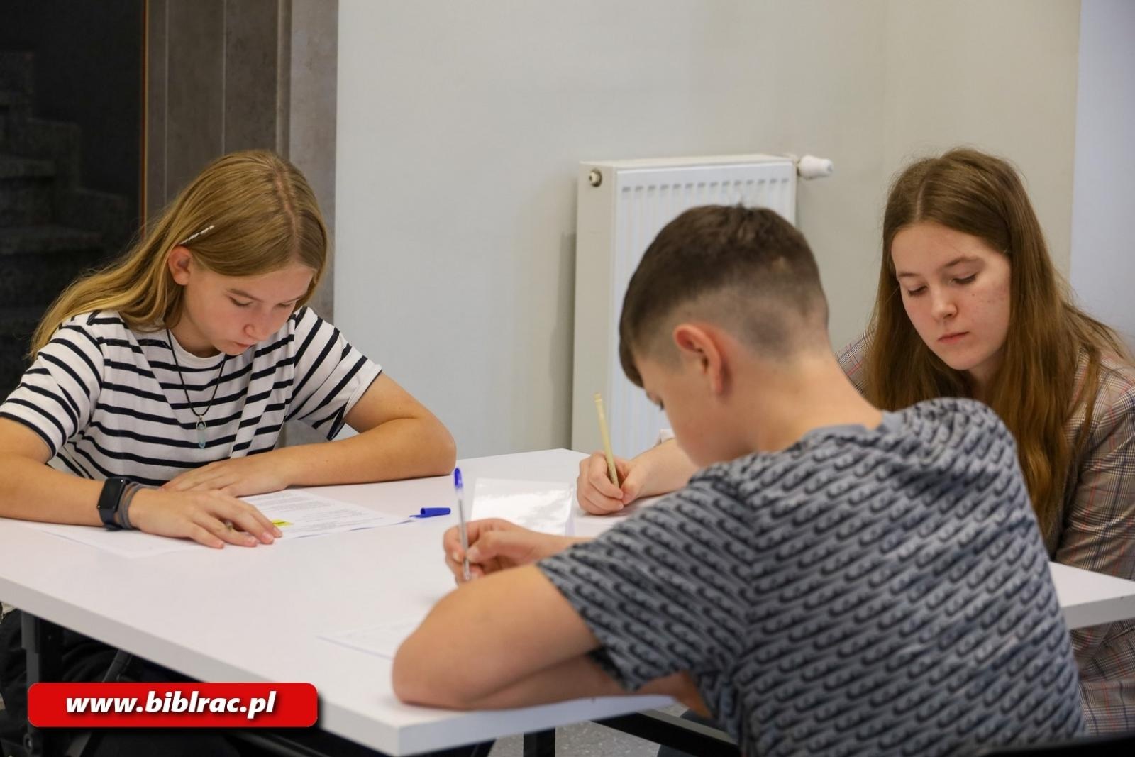 Zdjęcie w galerii na portalu naszraciborz.pl: Konkurs Wiedzy o Ruchu Drogowym w bibliotece rozstrzygnięty wiadomości z regionu