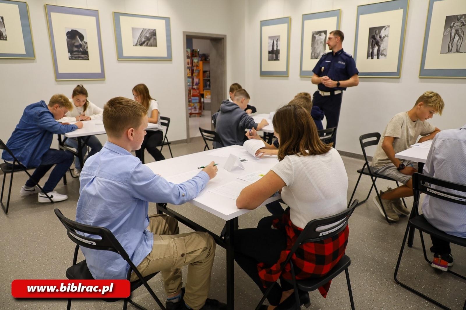 Zdjęcie w galerii na portalu naszraciborz.pl: Konkurs Wiedzy o Ruchu Drogowym w bibliotece rozstrzygnięty wiadomości z regionu