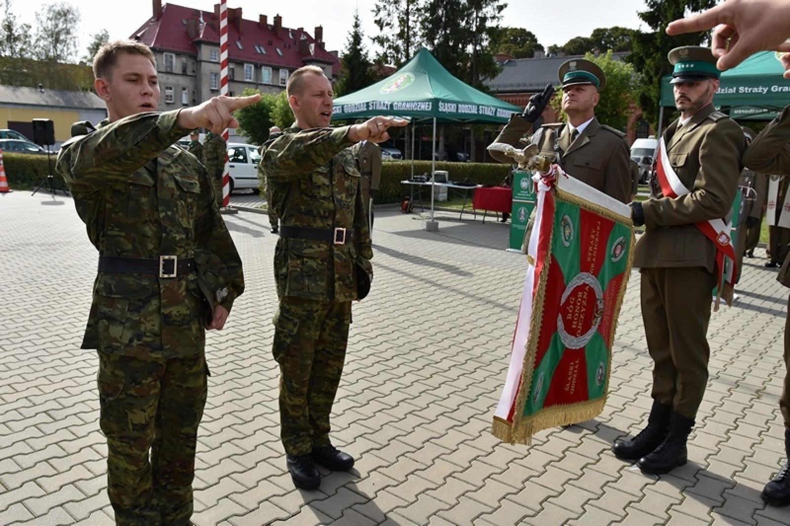 Zdjęcie w galerii na portalu naszraciborz.pl: W Raciborzu odbyło się uroczyste ślubowanie nowych strażników granicznych wiadomości z regionu