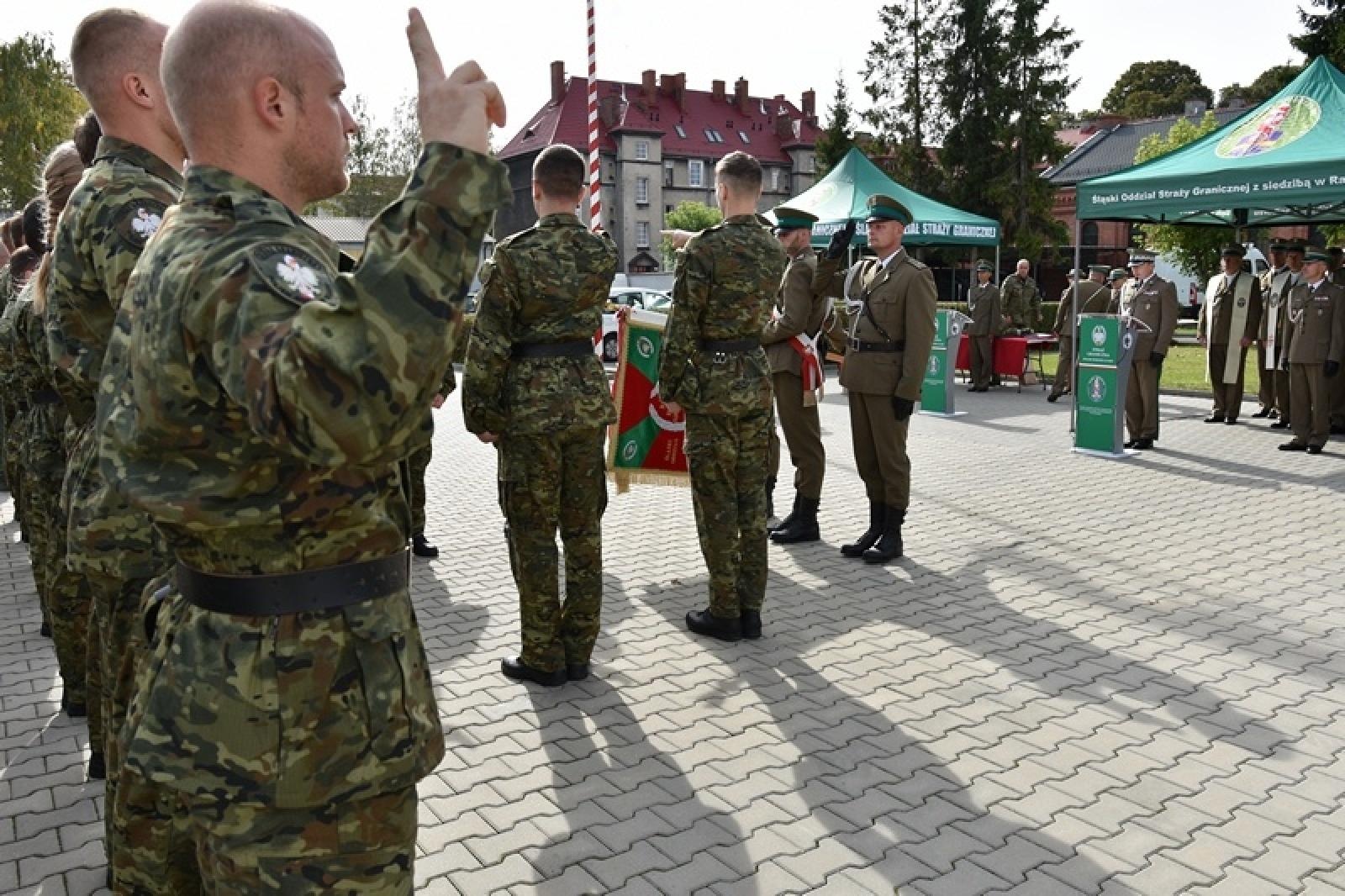 Zdjęcie w galerii na portalu naszraciborz.pl: W Raciborzu odbyło się uroczyste ślubowanie nowych strażników granicznych wiadomości z regionu
