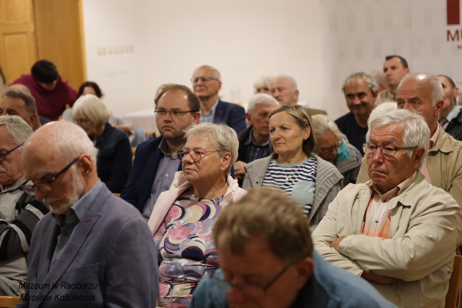 Zdjęcie w galerii na portalu naszraciborz.pl: Bernert i jego syn. Czwartkowe spotkanie z historią w Muzeum wiadomości z regionu