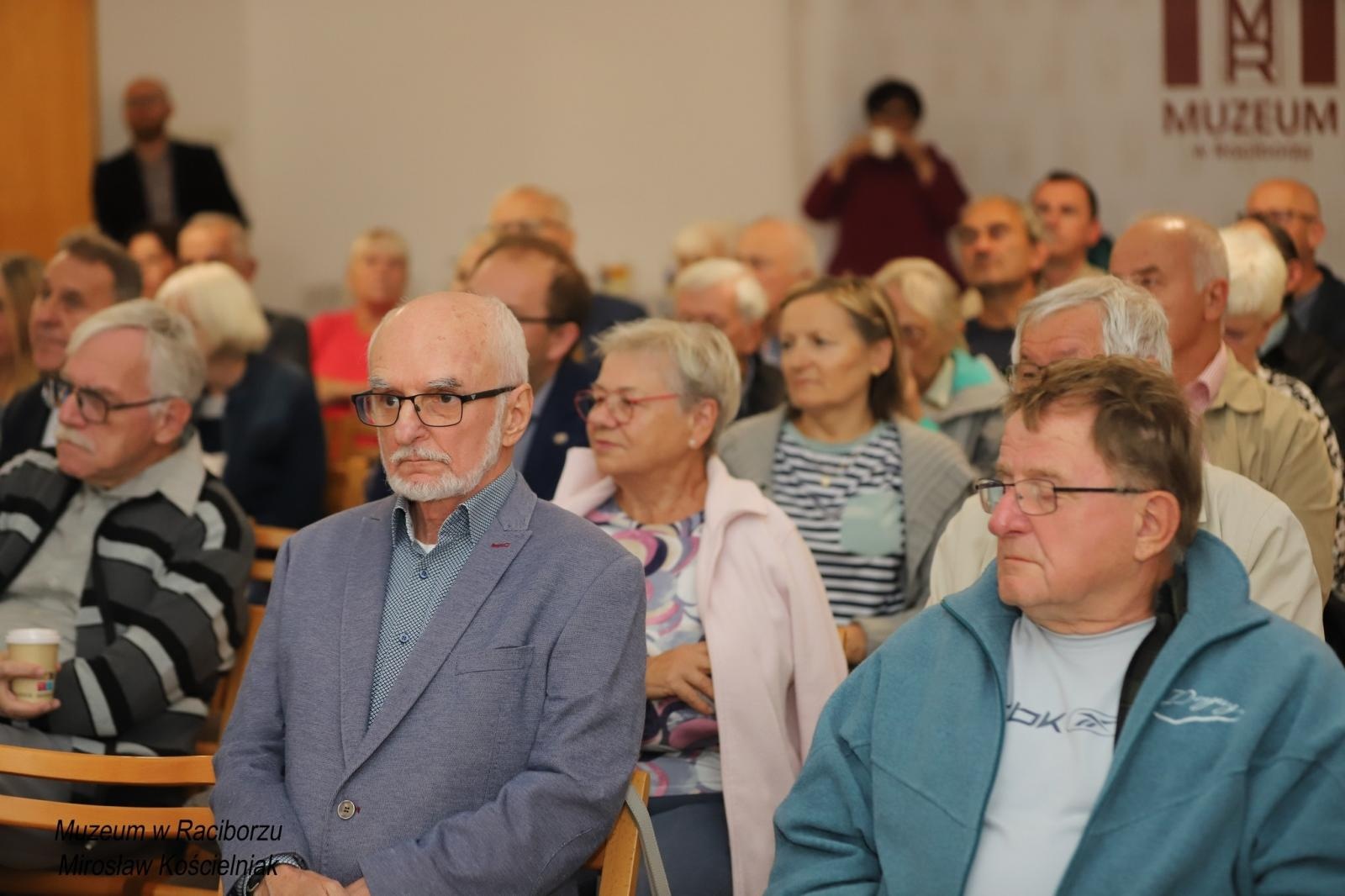 Zdjęcie w galerii na portalu naszraciborz.pl: Bernert i jego syn. Czwartkowe spotkanie z historią w Muzeum wiadomości z regionu