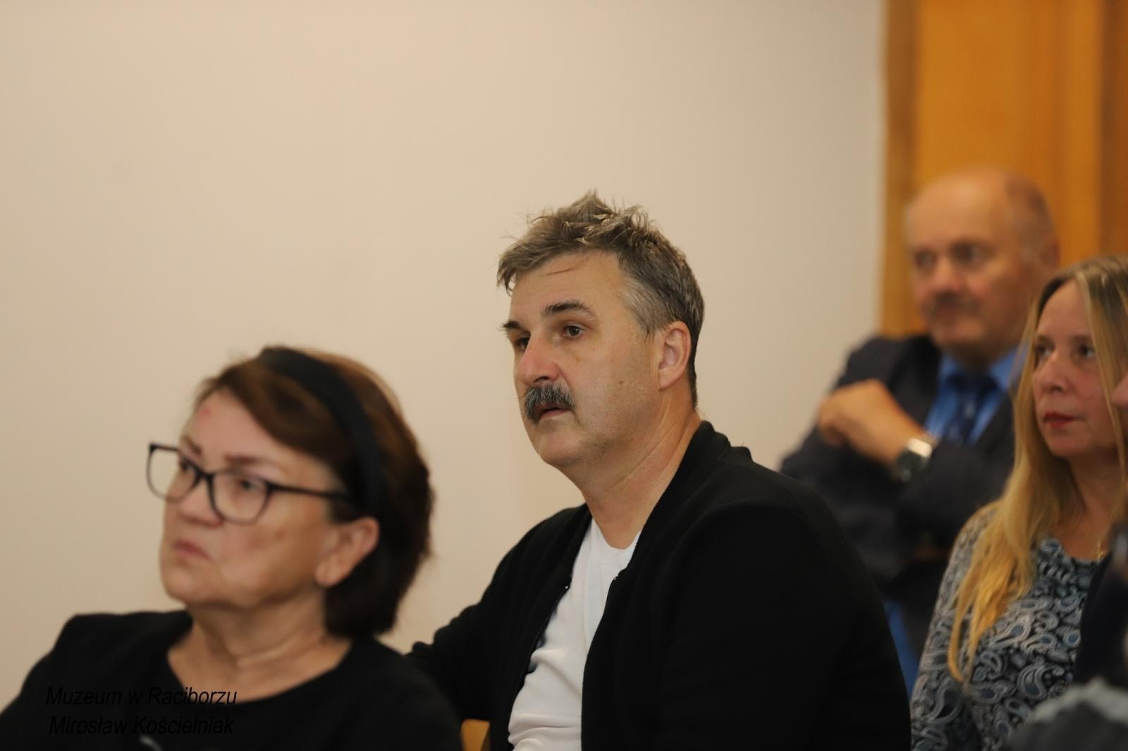 Zdjęcie w galerii na portalu naszraciborz.pl: Bernert i jego syn. Czwartkowe spotkanie z historią w Muzeum wiadomości z regionu