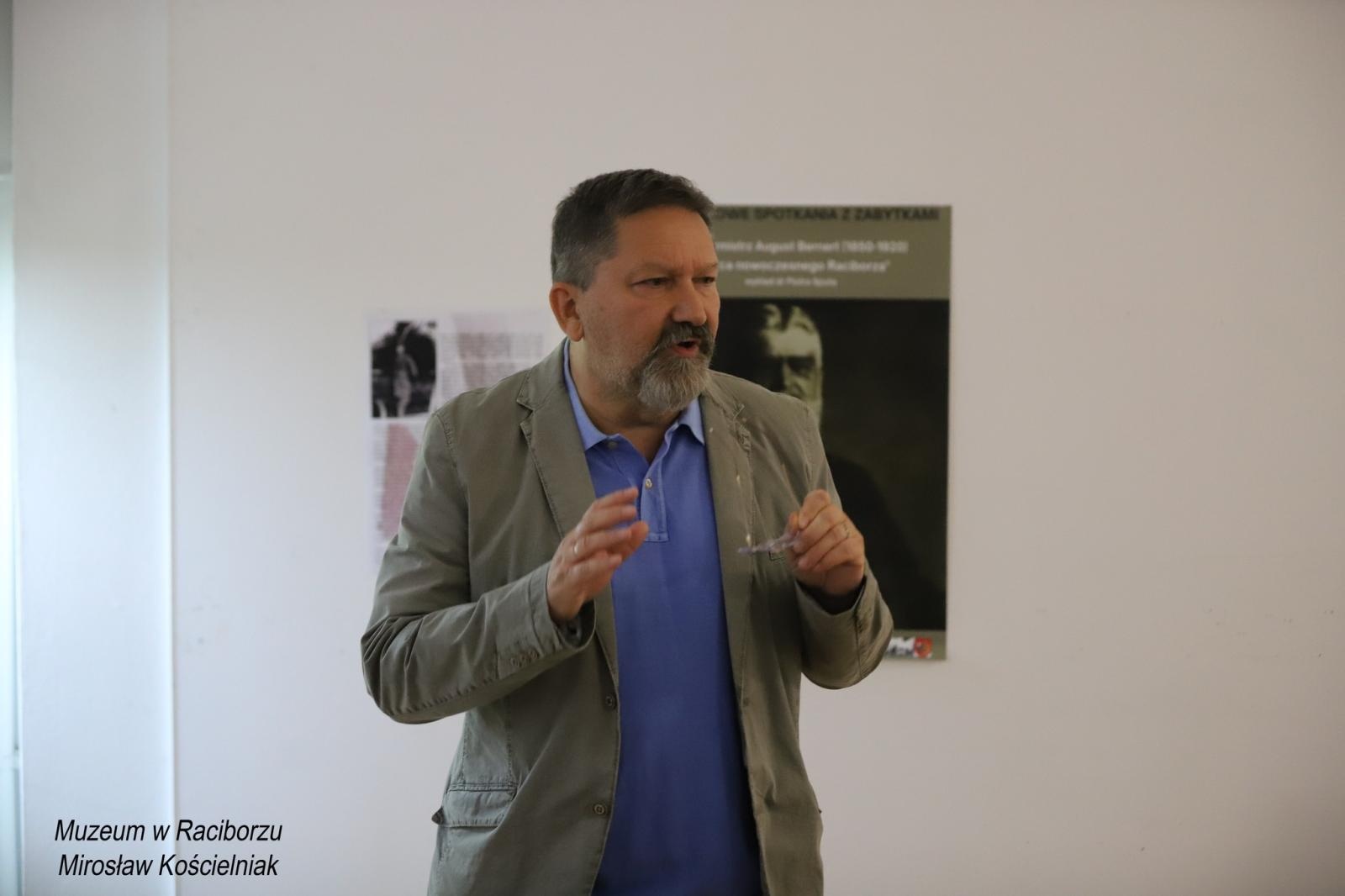 Zdjęcie w galerii na portalu naszraciborz.pl: Bernert i jego syn. Czwartkowe spotkanie z historią w Muzeum wiadomości z regionu