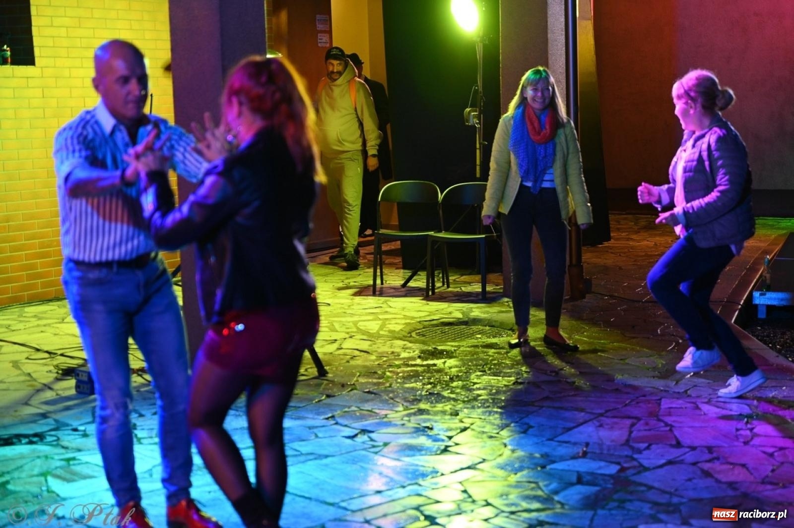 Zdjęcie w galerii na portalu naszraciborz.pl: Labirynt znów ożył. Spotkanie i dyskoteka w stylu lat 80-tych za nami [FOTO i WIDEO] wiadomości z regionu