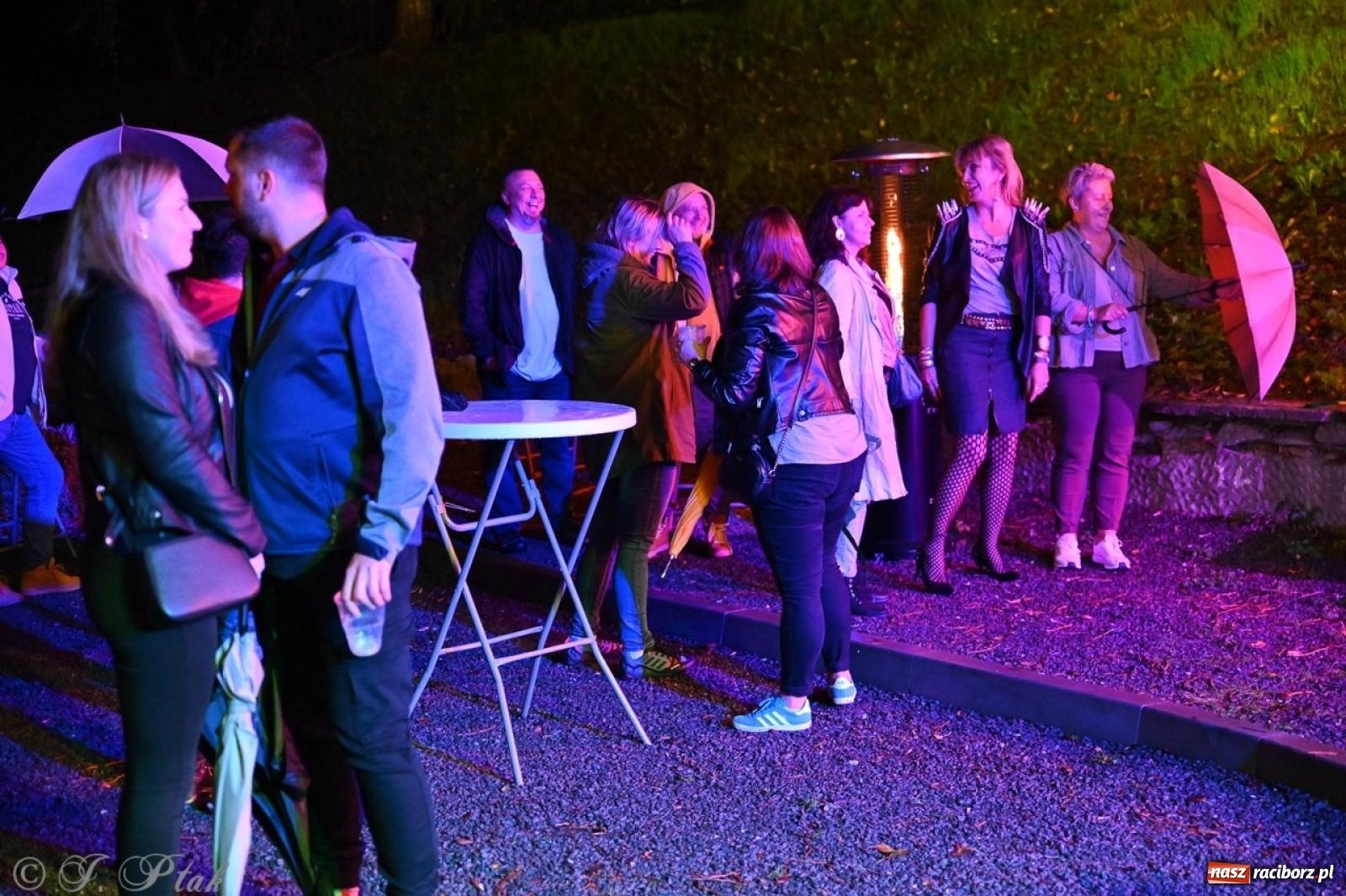 Zdjęcie w galerii na portalu naszraciborz.pl: Labirynt znów ożył. Spotkanie i dyskoteka w stylu lat 80-tych za nami [FOTO i WIDEO] wiadomości z regionu