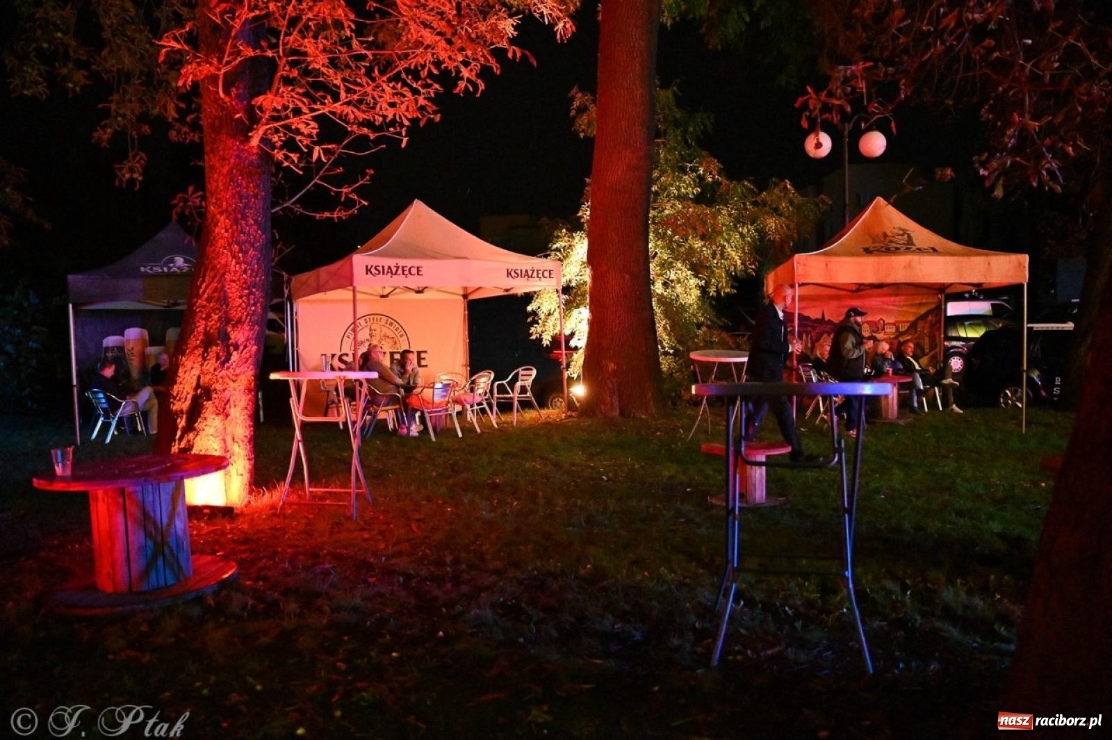 Zdjęcie w galerii na portalu naszraciborz.pl: Labirynt znów ożył. Spotkanie i dyskoteka w stylu lat 80-tych za nami [FOTO i WIDEO] wiadomości z regionu