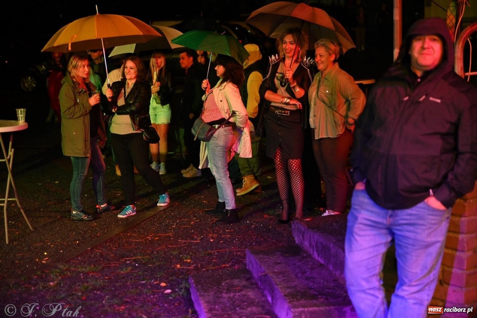 Zdjęcie w galerii na portalu naszraciborz.pl: Labirynt znów ożył. Spotkanie i dyskoteka w stylu lat 80-tych za nami [FOTO i WIDEO] wiadomości z regionu