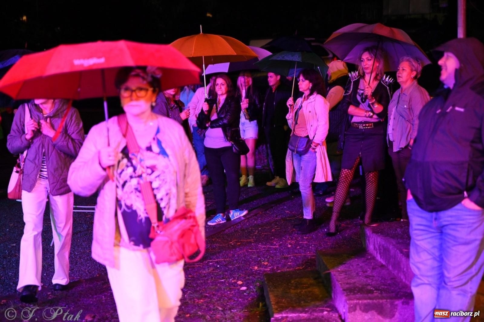 Zdjęcie w galerii na portalu naszraciborz.pl: Labirynt znów ożył. Spotkanie i dyskoteka w stylu lat 80-tych za nami [FOTO i WIDEO] wiadomości z regionu