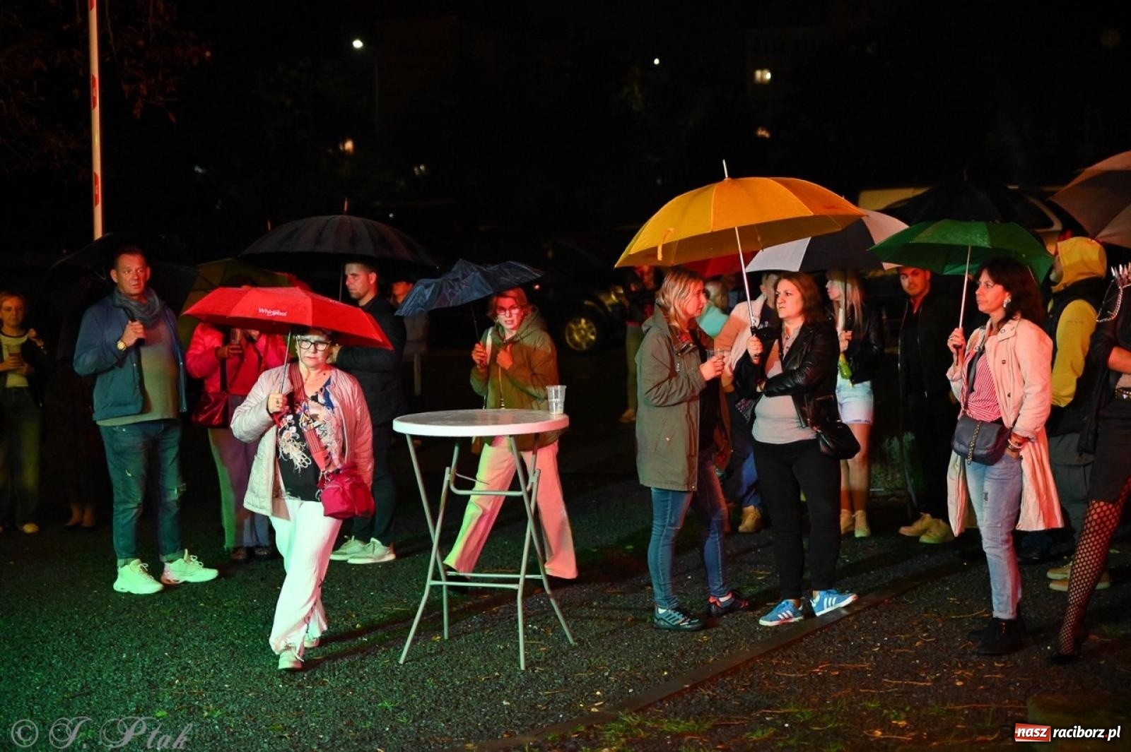 Zdjęcie w galerii na portalu naszraciborz.pl: Labirynt znów ożył. Spotkanie i dyskoteka w stylu lat 80-tych za nami [FOTO i WIDEO] wiadomości z regionu