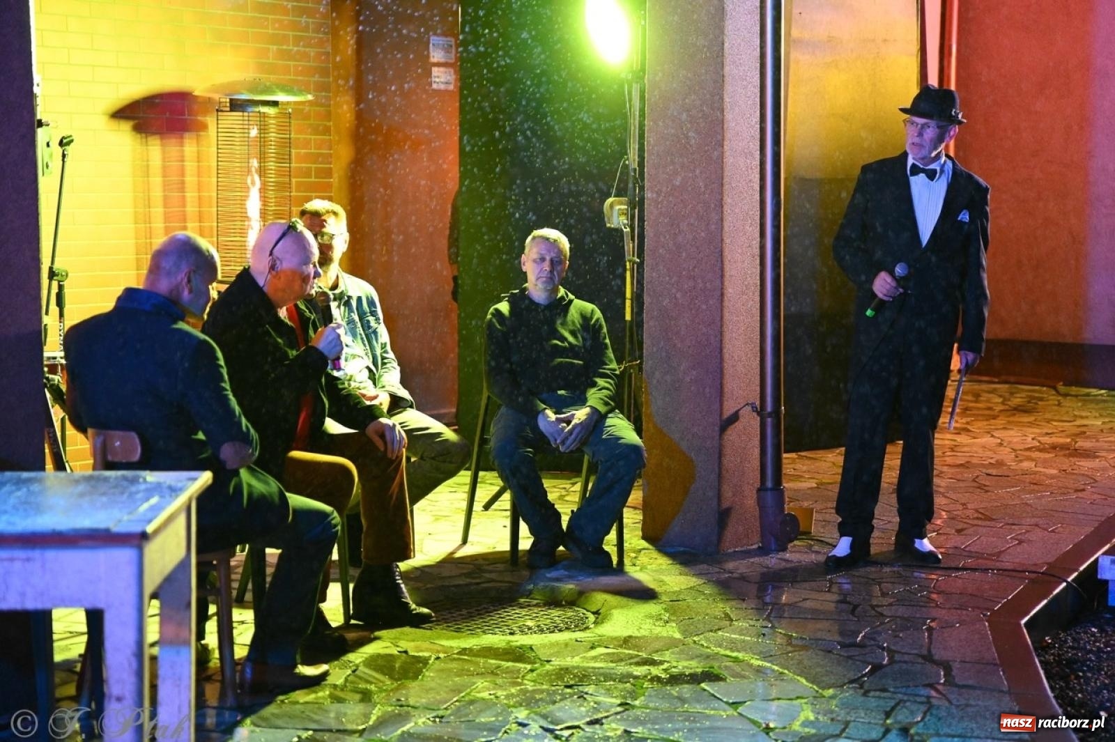 Zdjęcie w galerii na portalu naszraciborz.pl: Labirynt znów ożył. Spotkanie i dyskoteka w stylu lat 80-tych za nami [FOTO i WIDEO] wiadomości z regionu