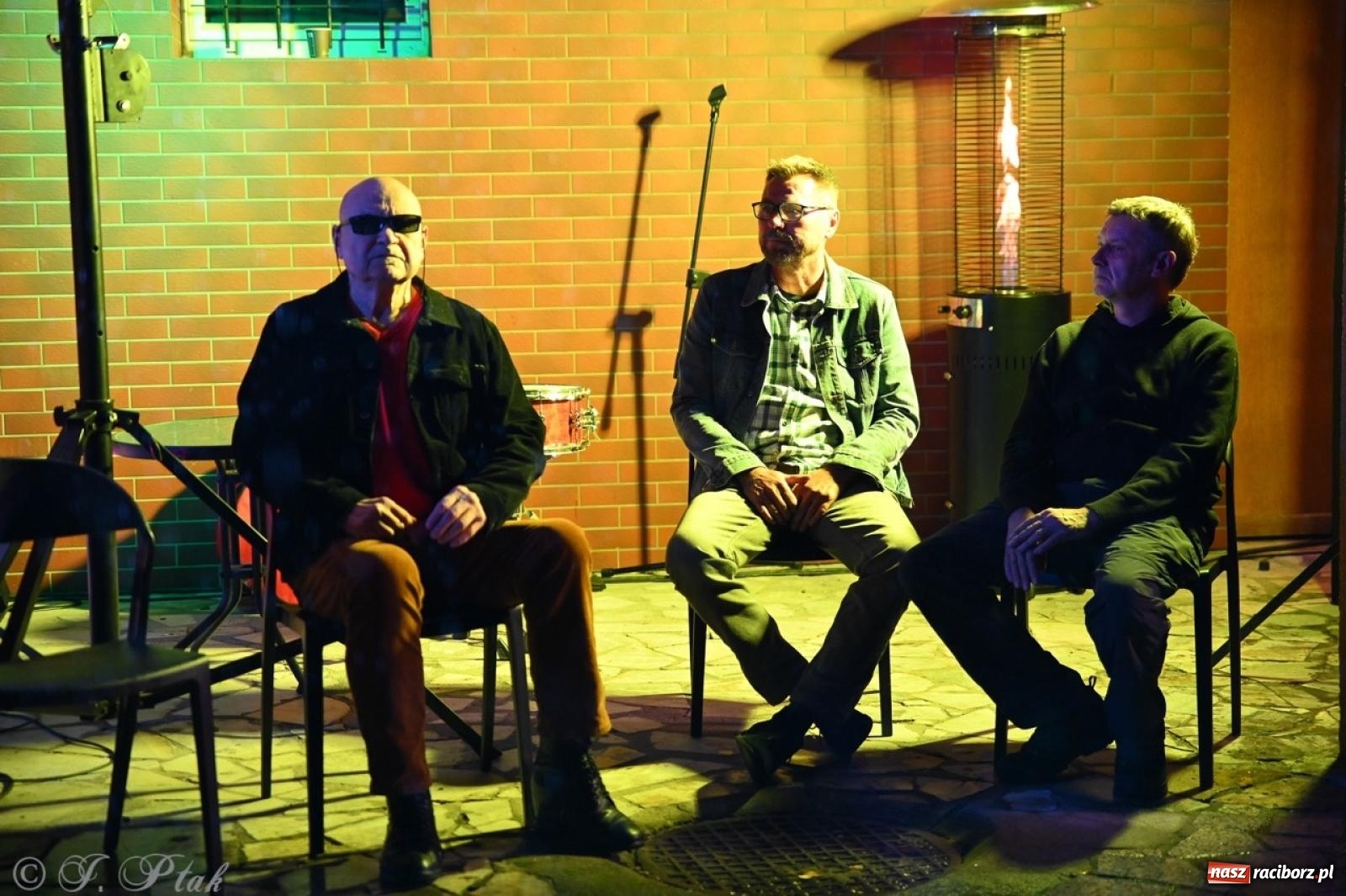 Zdjęcie w galerii na portalu naszraciborz.pl: Labirynt znów ożył. Spotkanie i dyskoteka w stylu lat 80-tych za nami [FOTO i WIDEO] wiadomości z regionu