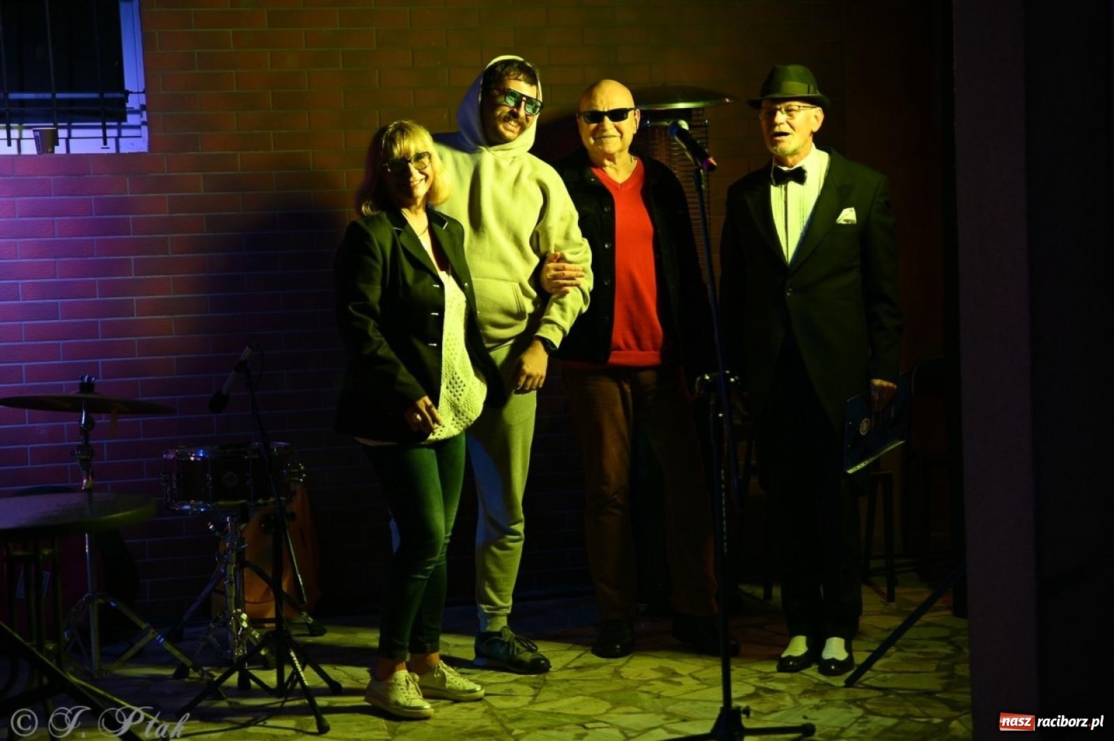 Zdjęcie w galerii na portalu naszraciborz.pl: Labirynt znów ożył. Spotkanie i dyskoteka w stylu lat 80-tych za nami [FOTO i WIDEO] wiadomości z regionu