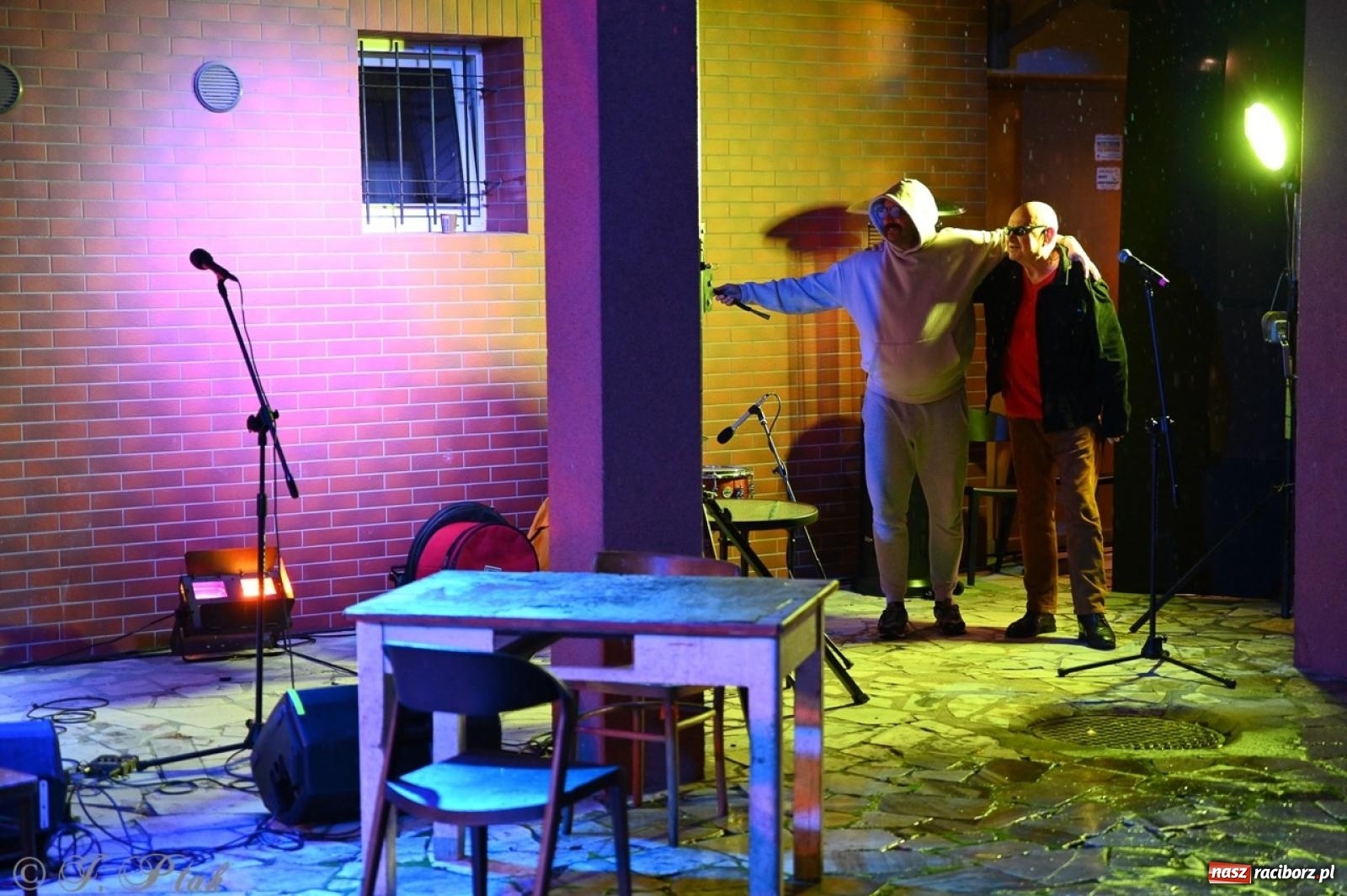 Zdjęcie w galerii na portalu naszraciborz.pl: Labirynt znów ożył. Spotkanie i dyskoteka w stylu lat 80-tych za nami [FOTO i WIDEO] wiadomości z regionu