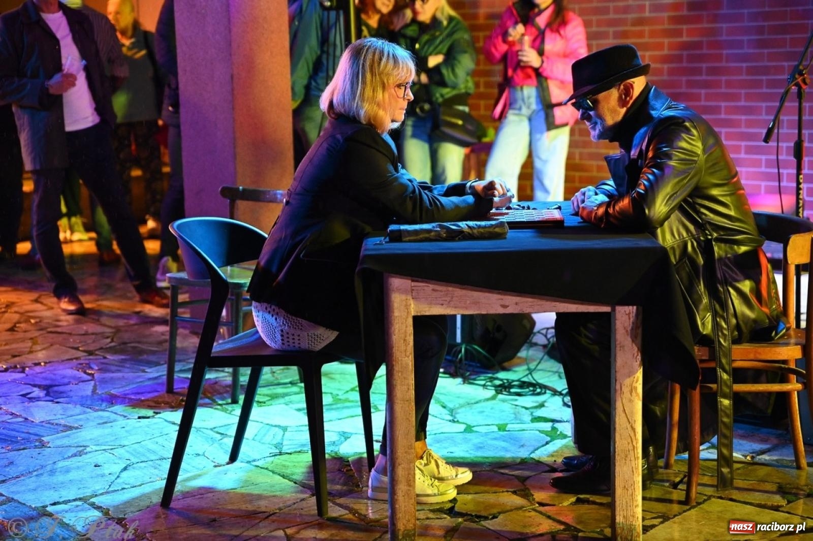 Zdjęcie w galerii na portalu naszraciborz.pl: Labirynt znów ożył. Spotkanie i dyskoteka w stylu lat 80-tych za nami [FOTO i WIDEO] wiadomości z regionu