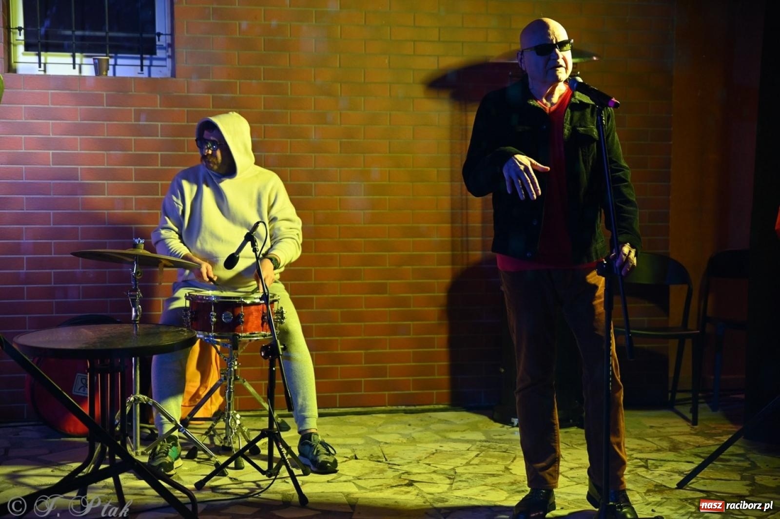 Zdjęcie w galerii na portalu naszraciborz.pl: Labirynt znów ożył. Spotkanie i dyskoteka w stylu lat 80-tych za nami [FOTO i WIDEO] wiadomości z regionu