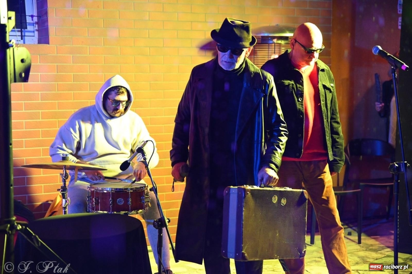 Zdjęcie w galerii na portalu naszraciborz.pl: Labirynt znów ożył. Spotkanie i dyskoteka w stylu lat 80-tych za nami [FOTO i WIDEO] wiadomości z regionu