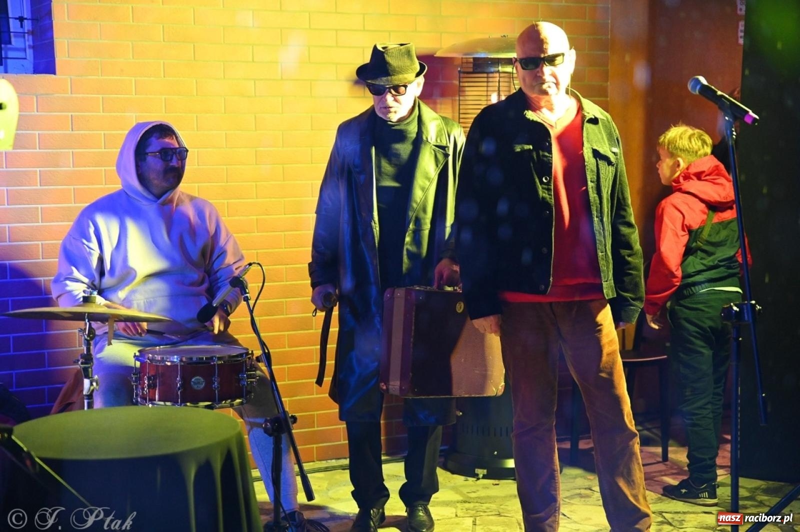 Zdjęcie w galerii na portalu naszraciborz.pl: Labirynt znów ożył. Spotkanie i dyskoteka w stylu lat 80-tych za nami [FOTO i WIDEO] wiadomości z regionu