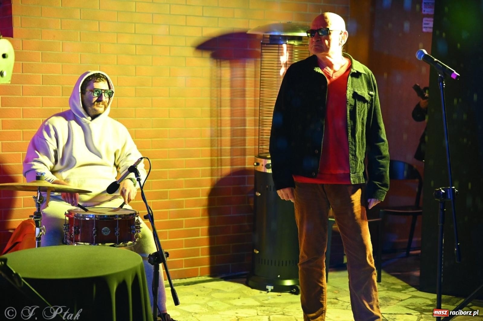 Zdjęcie w galerii na portalu naszraciborz.pl: Labirynt znów ożył. Spotkanie i dyskoteka w stylu lat 80-tych za nami [FOTO i WIDEO] wiadomości z regionu