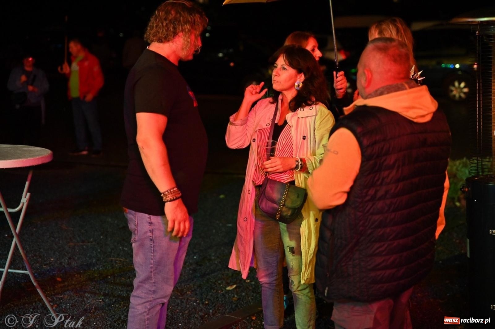 Zdjęcie w galerii na portalu naszraciborz.pl: Labirynt znów ożył. Spotkanie i dyskoteka w stylu lat 80-tych za nami [FOTO i WIDEO] wiadomości z regionu