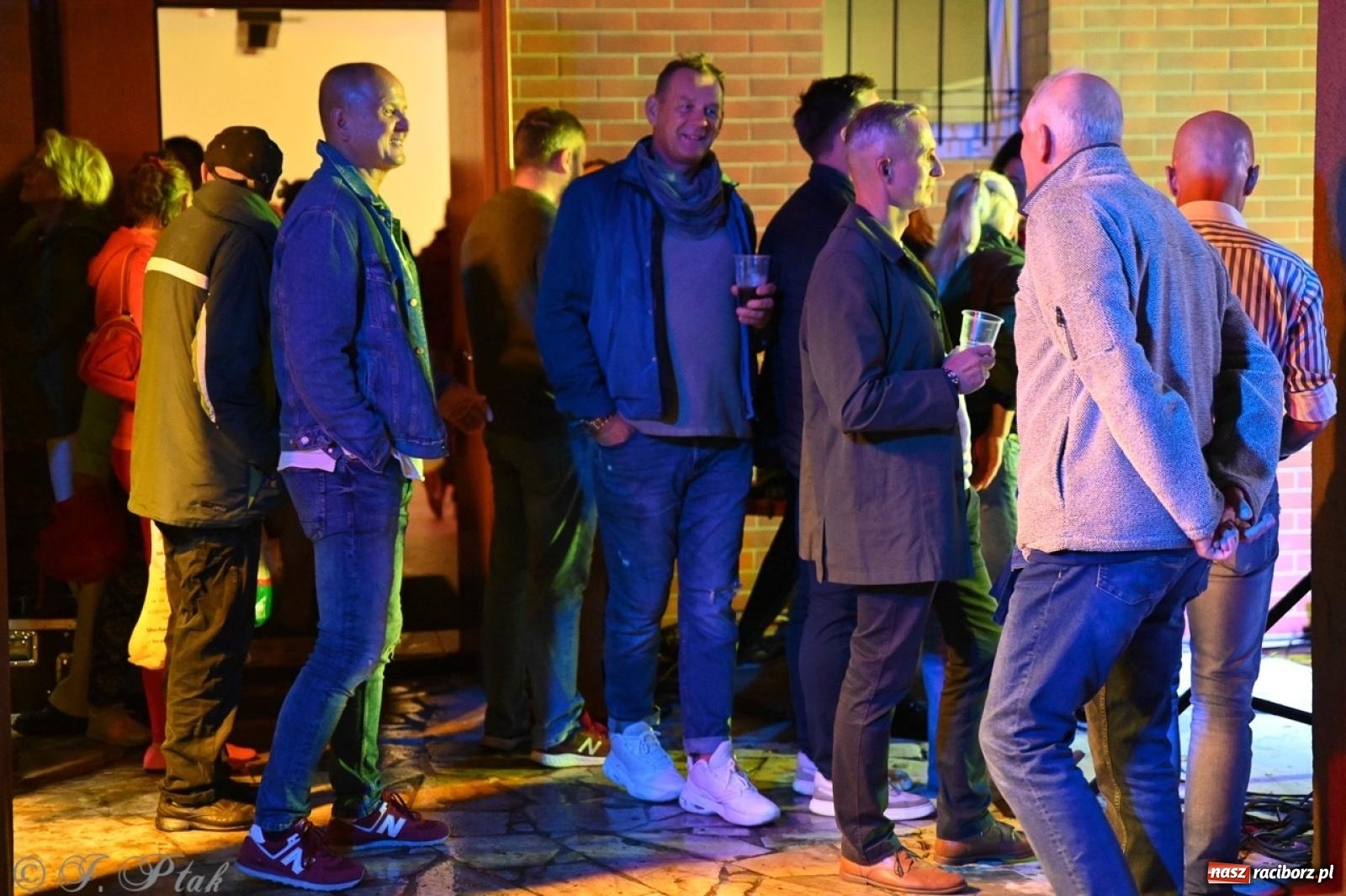 Zdjęcie w galerii na portalu naszraciborz.pl: Labirynt znów ożył. Spotkanie i dyskoteka w stylu lat 80-tych za nami [FOTO i WIDEO] wiadomości z regionu