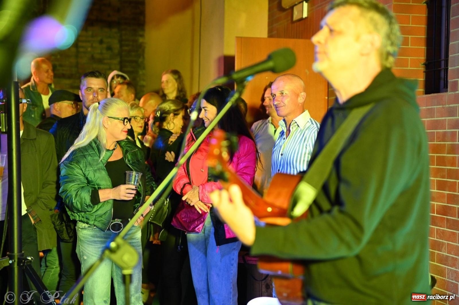 Zdjęcie w galerii na portalu naszraciborz.pl: Labirynt znów ożył. Spotkanie i dyskoteka w stylu lat 80-tych za nami [FOTO i WIDEO] wiadomości z regionu