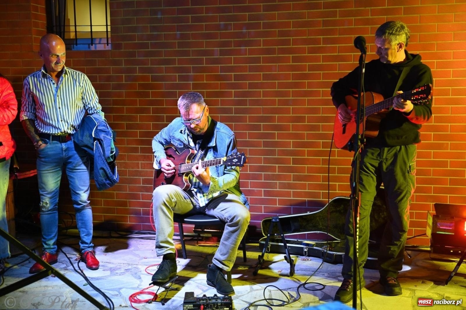 Zdjęcie w galerii na portalu naszraciborz.pl: Labirynt znów ożył. Spotkanie i dyskoteka w stylu lat 80-tych za nami [FOTO i WIDEO] wiadomości z regionu