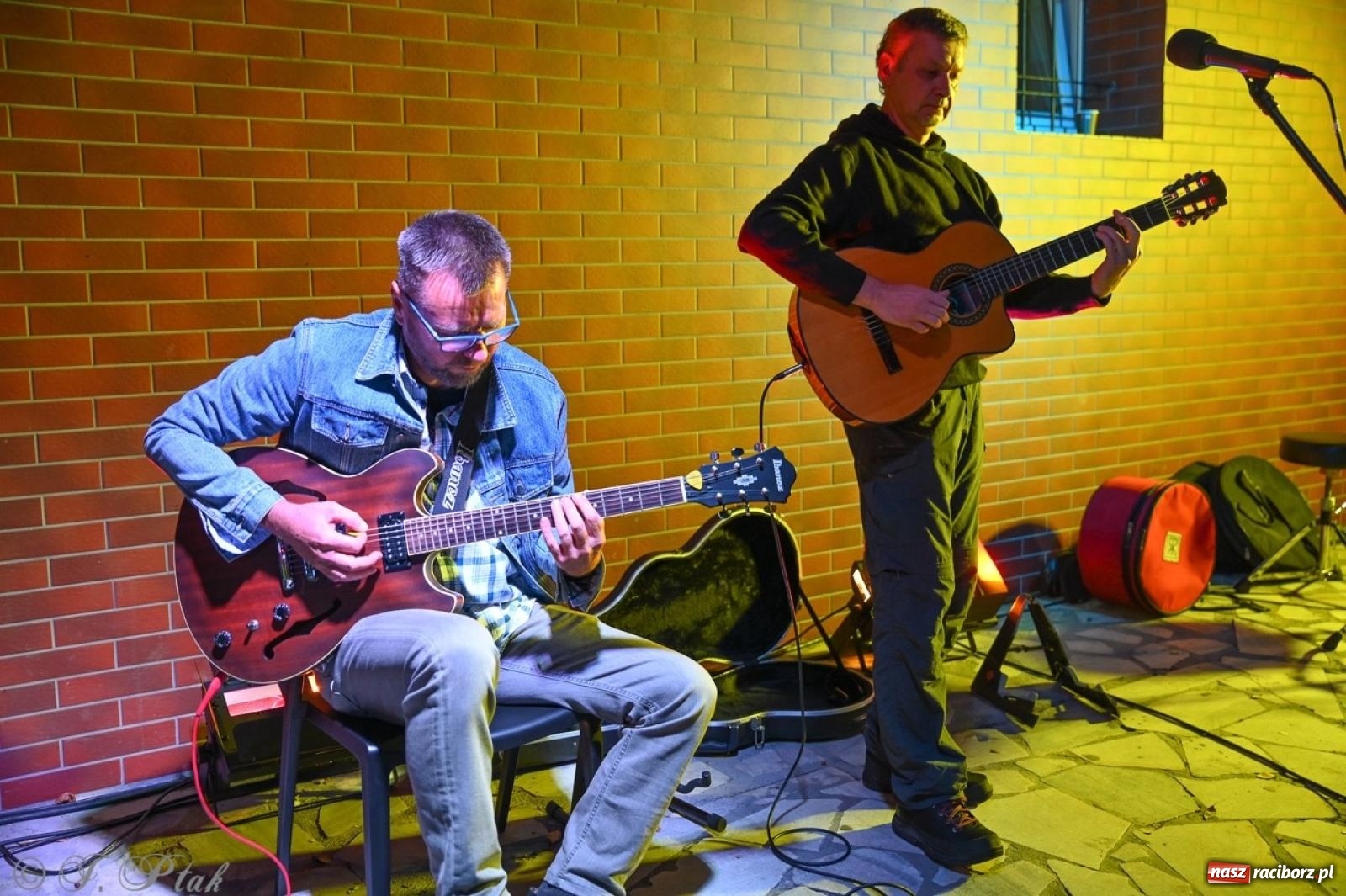 Zdjęcie w galerii na portalu naszraciborz.pl: Labirynt znów ożył. Spotkanie i dyskoteka w stylu lat 80-tych za nami [FOTO i WIDEO] wiadomości z regionu