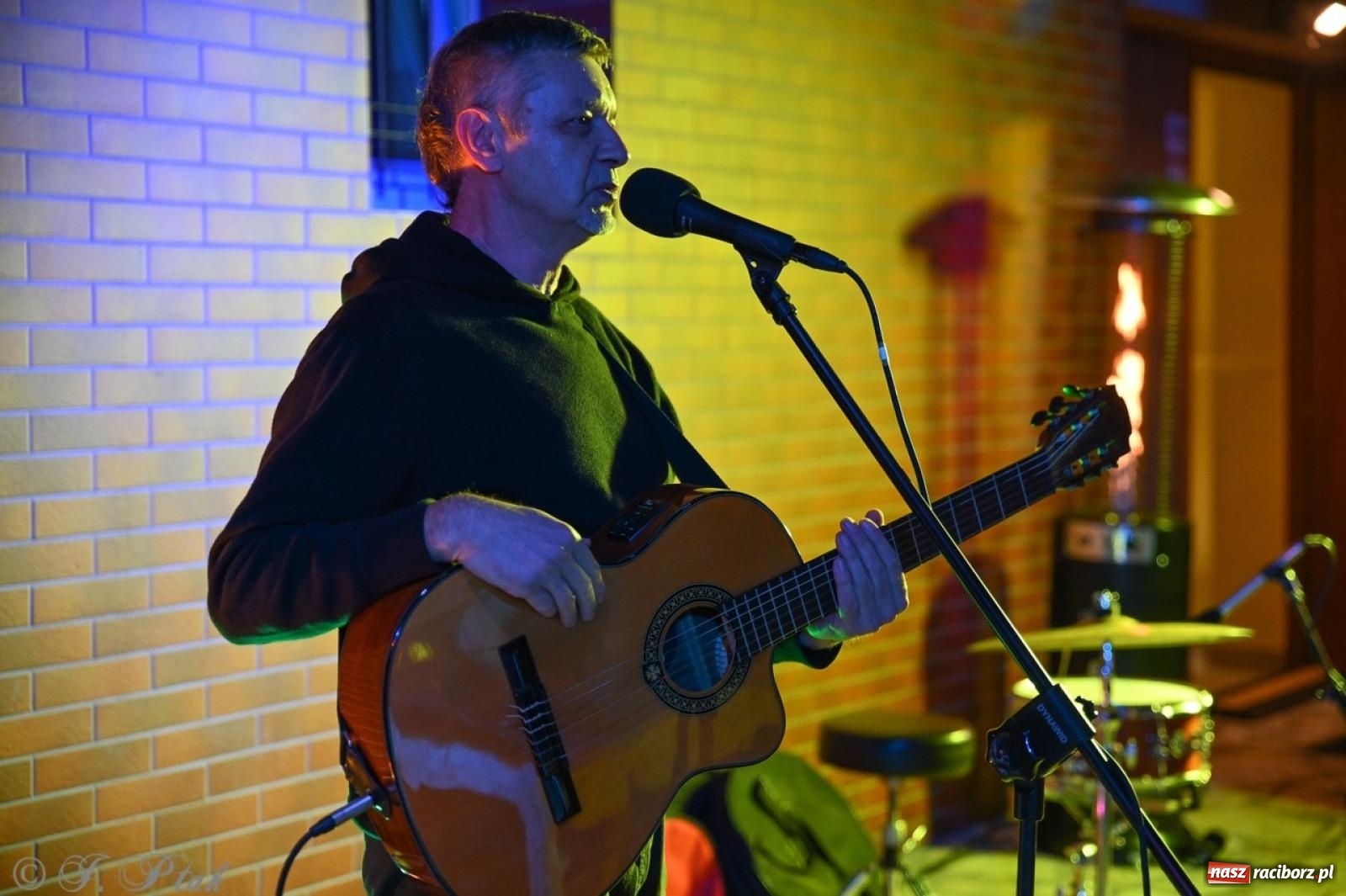 Zdjęcie w galerii na portalu naszraciborz.pl: Labirynt znów ożył. Spotkanie i dyskoteka w stylu lat 80-tych za nami [FOTO i WIDEO] wiadomości z regionu
