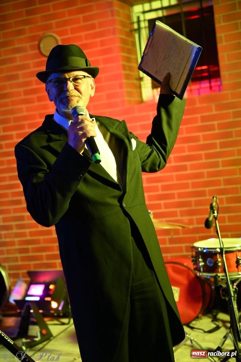 Zdjęcie w galerii na portalu naszraciborz.pl: Labirynt znów ożył. Spotkanie i dyskoteka w stylu lat 80-tych za nami [FOTO i WIDEO] wiadomości z regionu