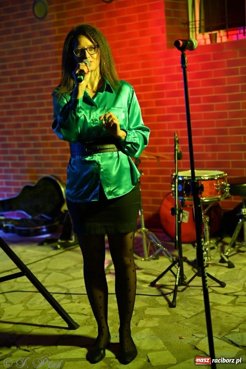 Zdjęcie w galerii na portalu naszraciborz.pl: Labirynt znów ożył. Spotkanie i dyskoteka w stylu lat 80-tych za nami [FOTO i WIDEO] wiadomości z regionu