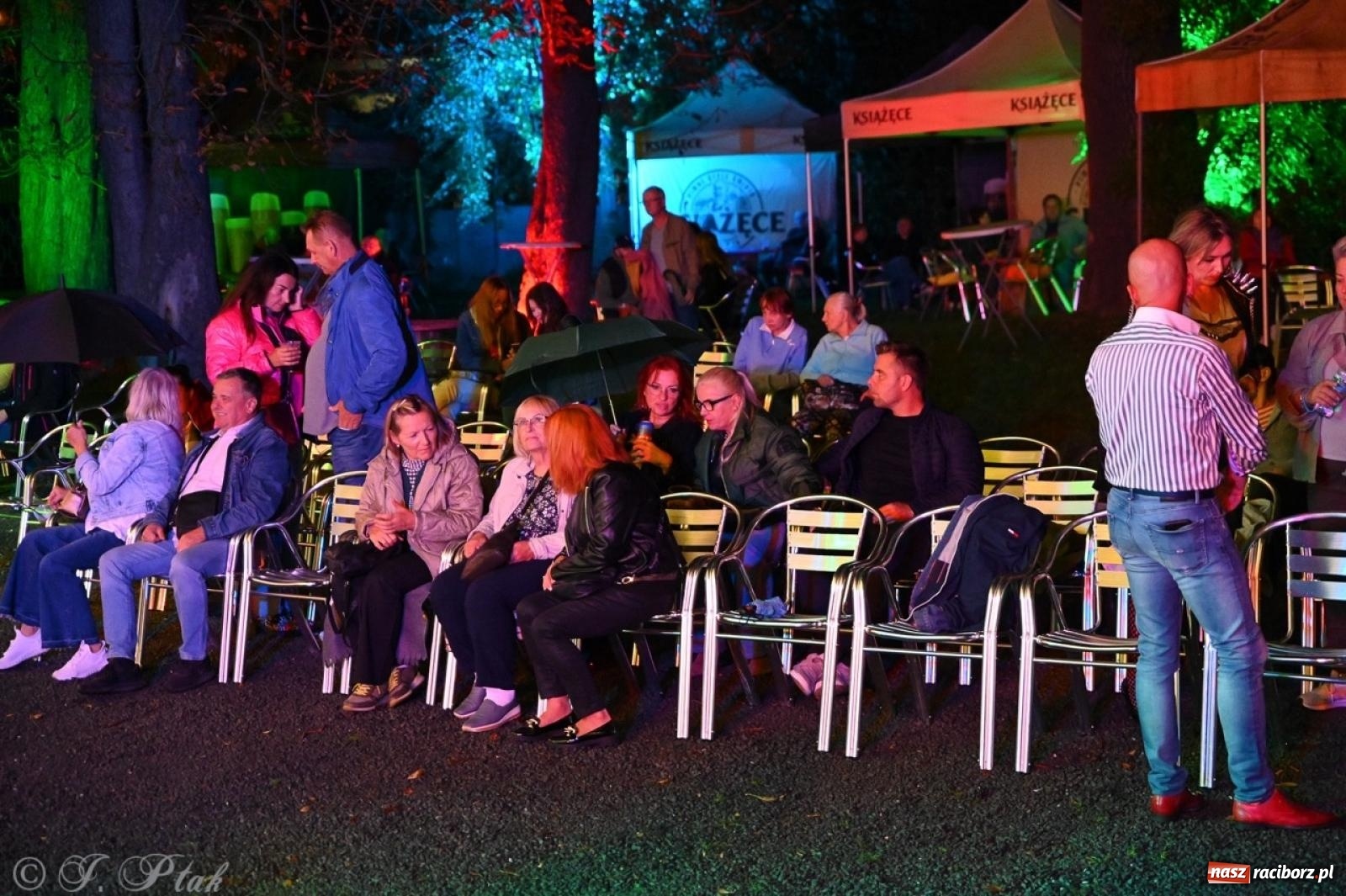 Zdjęcie w galerii na portalu naszraciborz.pl: Labirynt znów ożył. Spotkanie i dyskoteka w stylu lat 80-tych za nami [FOTO i WIDEO] wiadomości z regionu