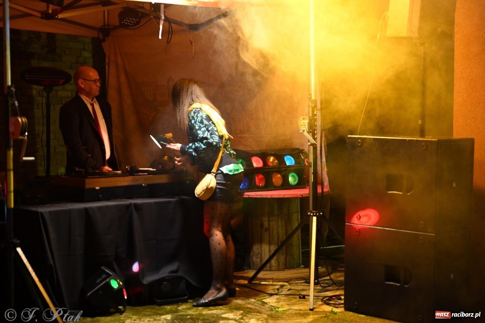 Zdjęcie w galerii na portalu naszraciborz.pl: Labirynt znów ożył. Spotkanie i dyskoteka w stylu lat 80-tych za nami [FOTO i WIDEO] wiadomości z regionu