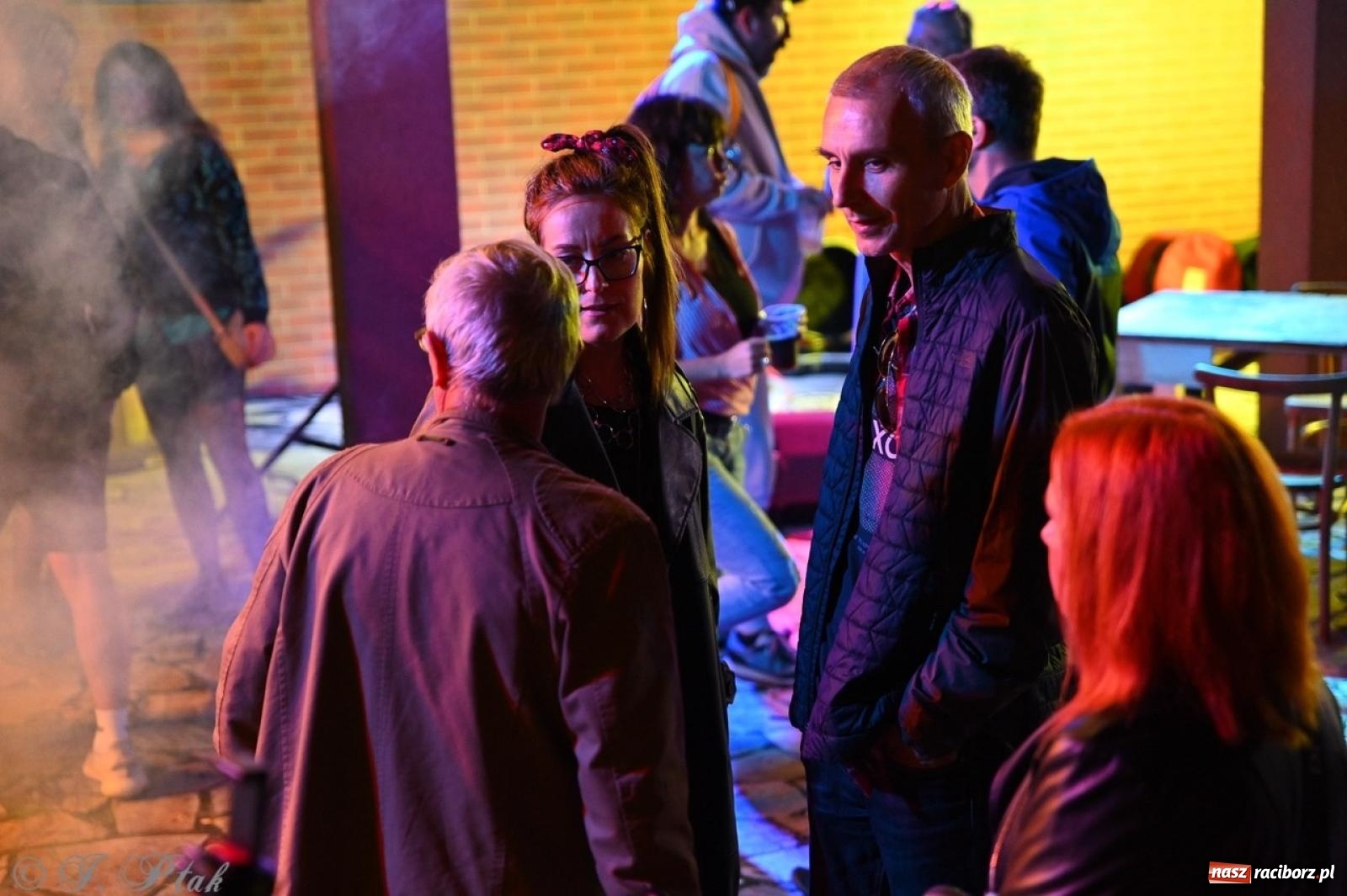 Zdjęcie w galerii na portalu naszraciborz.pl: Labirynt znów ożył. Spotkanie i dyskoteka w stylu lat 80-tych za nami [FOTO i WIDEO] wiadomości z regionu