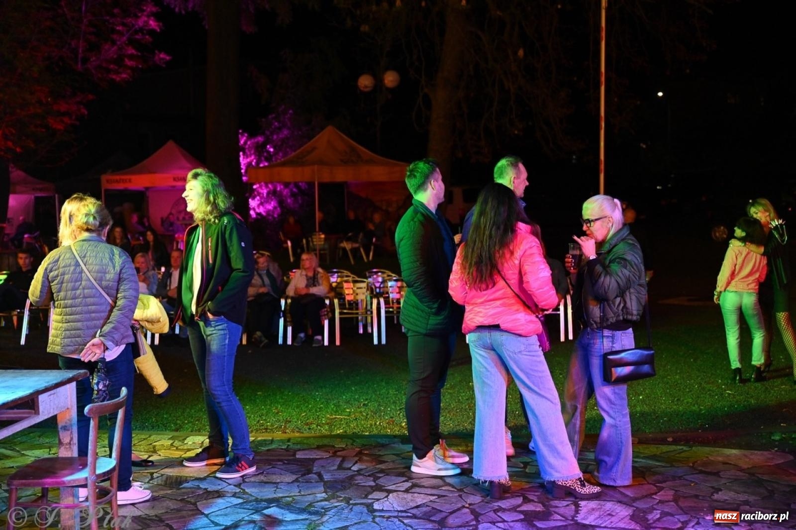 Zdjęcie w galerii na portalu naszraciborz.pl: Labirynt znów ożył. Spotkanie i dyskoteka w stylu lat 80-tych za nami [FOTO i WIDEO] wiadomości z regionu