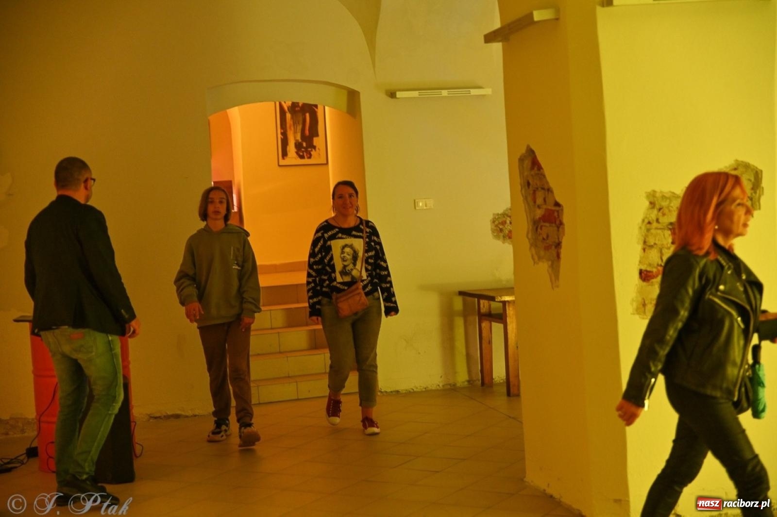 Zdjęcie w galerii na portalu naszraciborz.pl: Labirynt znów ożył. Spotkanie i dyskoteka w stylu lat 80-tych za nami [FOTO i WIDEO] wiadomości z regionu