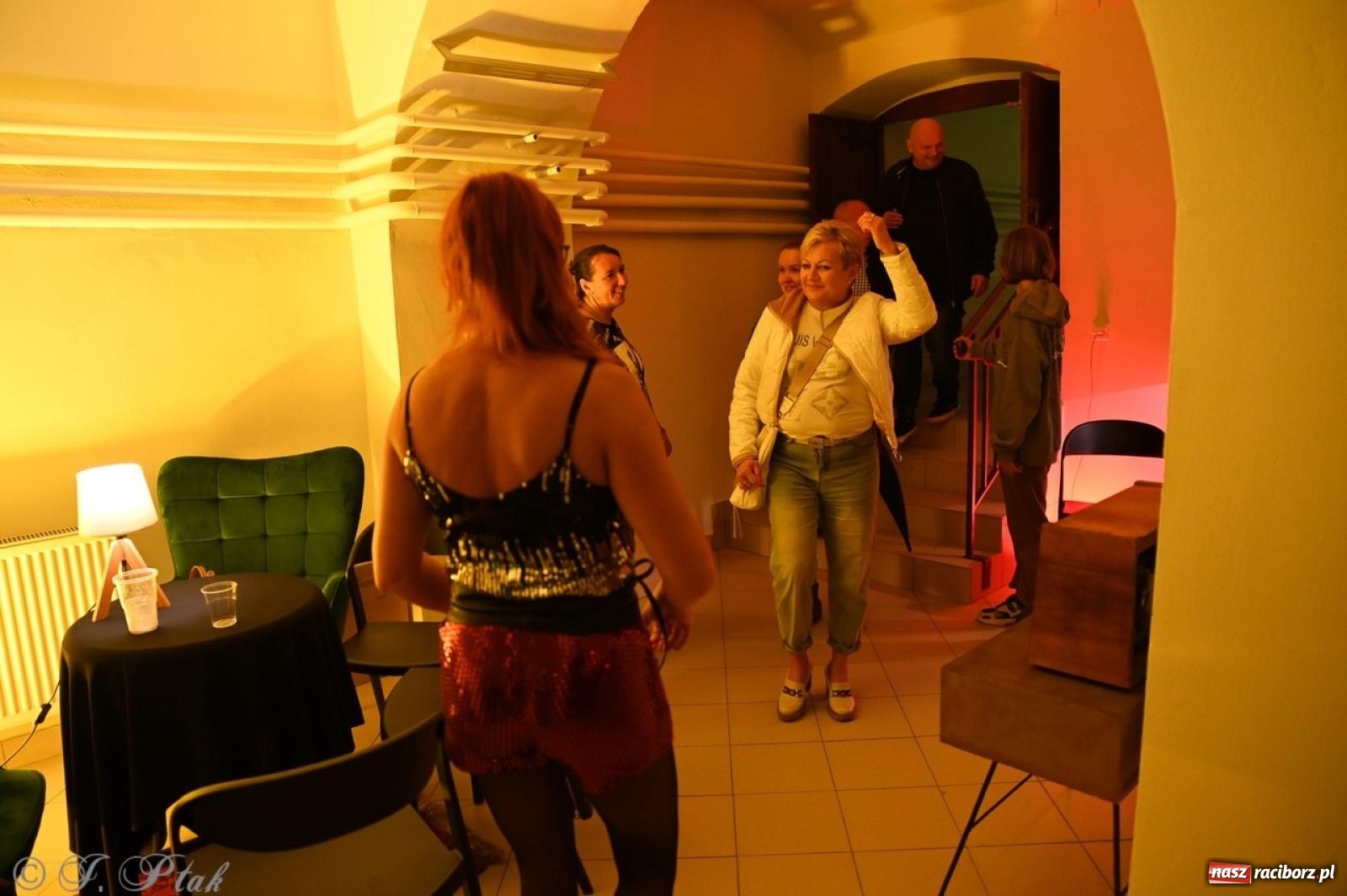 Zdjęcie w galerii na portalu naszraciborz.pl: Labirynt znów ożył. Spotkanie i dyskoteka w stylu lat 80-tych za nami [FOTO i WIDEO] wiadomości z regionu