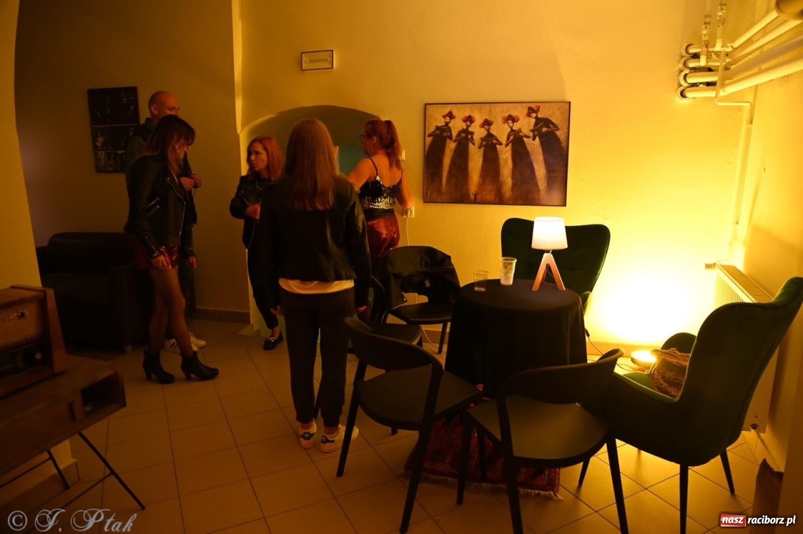 Zdjęcie w galerii na portalu naszraciborz.pl: Labirynt znów ożył. Spotkanie i dyskoteka w stylu lat 80-tych za nami [FOTO i WIDEO] wiadomości z regionu