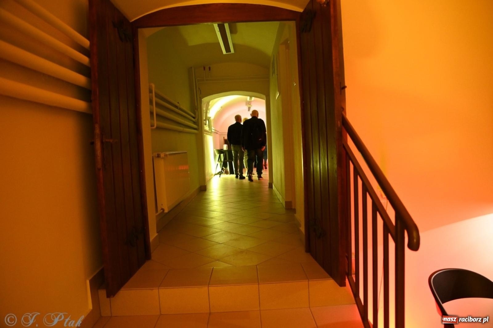 Zdjęcie w galerii na portalu naszraciborz.pl: Labirynt znów ożył. Spotkanie i dyskoteka w stylu lat 80-tych za nami [FOTO i WIDEO] wiadomości z regionu