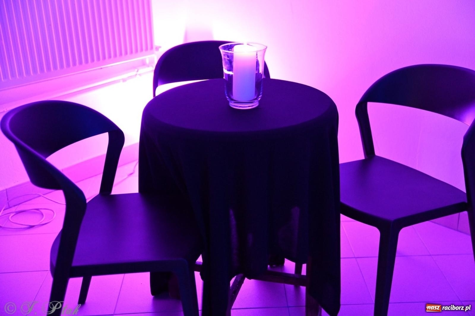 Zdjęcie w galerii na portalu naszraciborz.pl: Labirynt znów ożył. Spotkanie i dyskoteka w stylu lat 80-tych za nami [FOTO i WIDEO] wiadomości z regionu