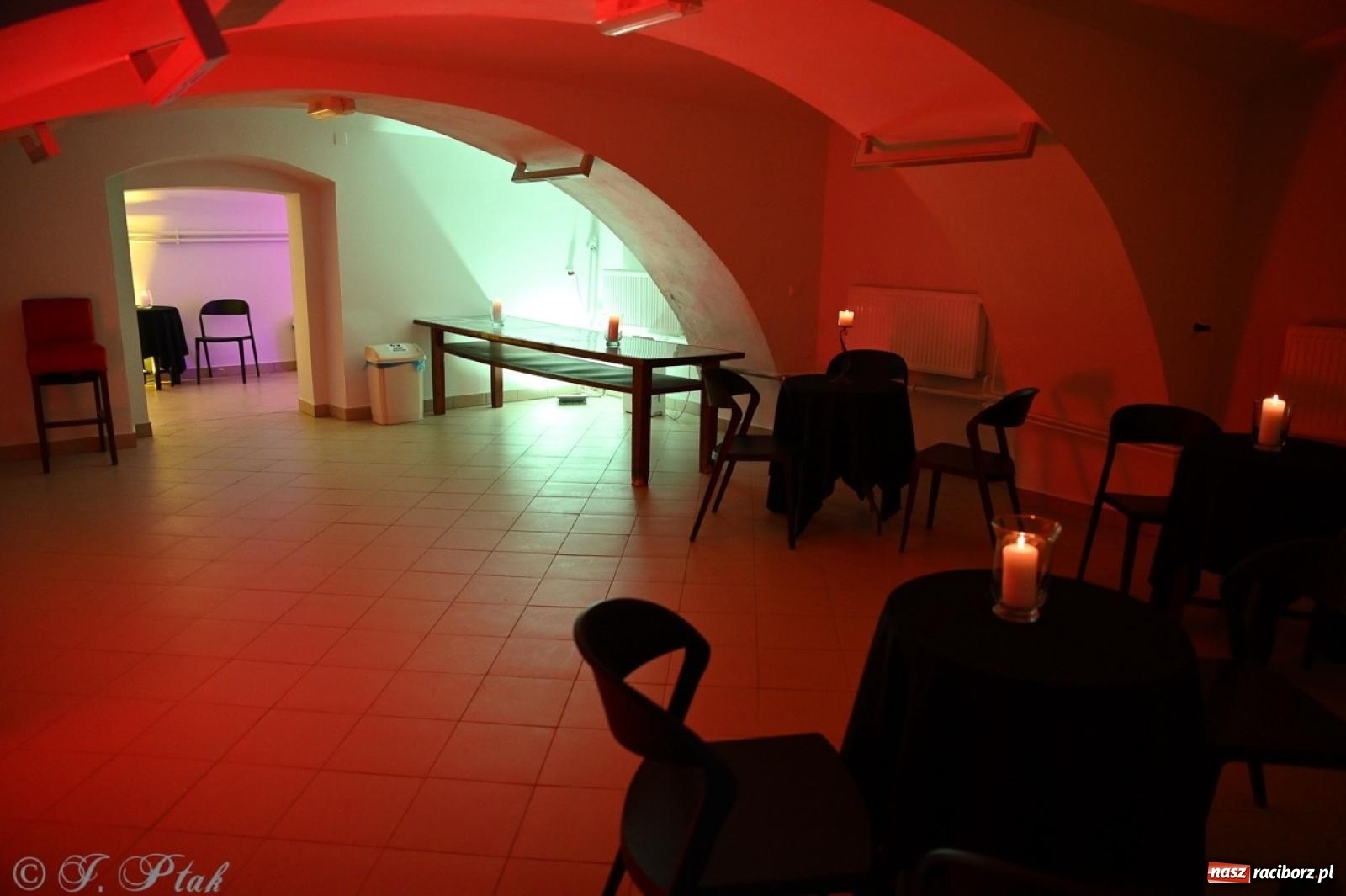 Zdjęcie w galerii na portalu naszraciborz.pl: Labirynt znów ożył. Spotkanie i dyskoteka w stylu lat 80-tych za nami [FOTO i WIDEO] wiadomości z regionu