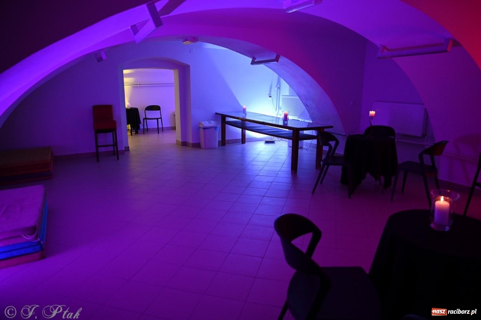 Zdjęcie w galerii na portalu naszraciborz.pl: Labirynt znów ożył. Spotkanie i dyskoteka w stylu lat 80-tych za nami [FOTO i WIDEO] wiadomości z regionu