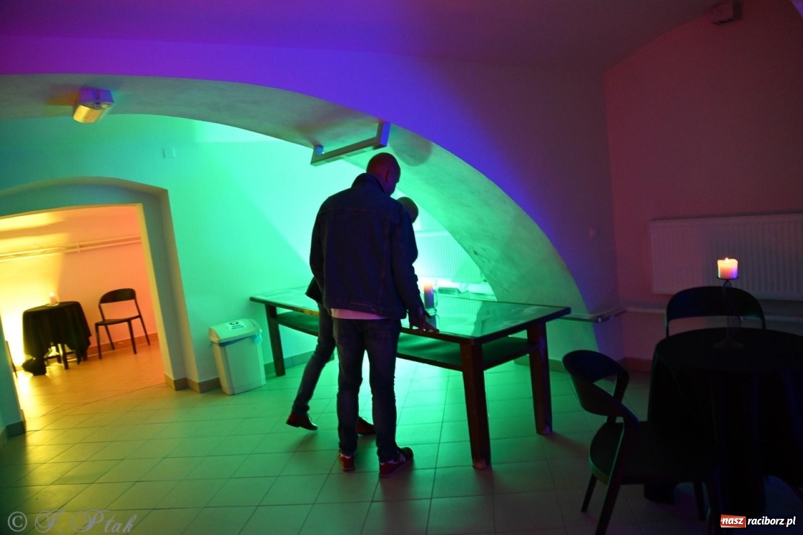 Zdjęcie w galerii na portalu naszraciborz.pl: Labirynt znów ożył. Spotkanie i dyskoteka w stylu lat 80-tych za nami [FOTO i WIDEO] wiadomości z regionu