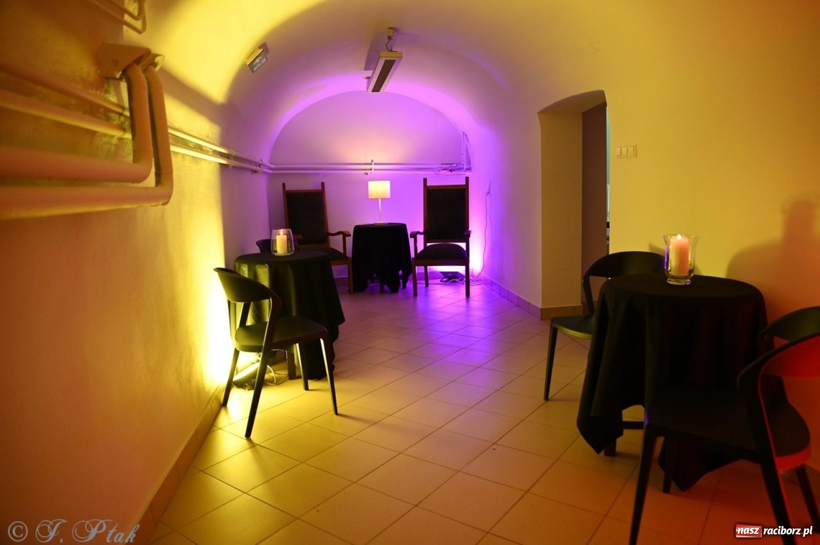 Zdjęcie w galerii na portalu naszraciborz.pl: Labirynt znów ożył. Spotkanie i dyskoteka w stylu lat 80-tych za nami [FOTO i WIDEO] wiadomości z regionu