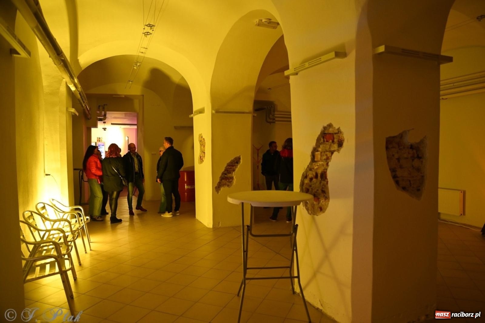 Zdjęcie w galerii na portalu naszraciborz.pl: Labirynt znów ożył. Spotkanie i dyskoteka w stylu lat 80-tych za nami [FOTO i WIDEO] wiadomości z regionu