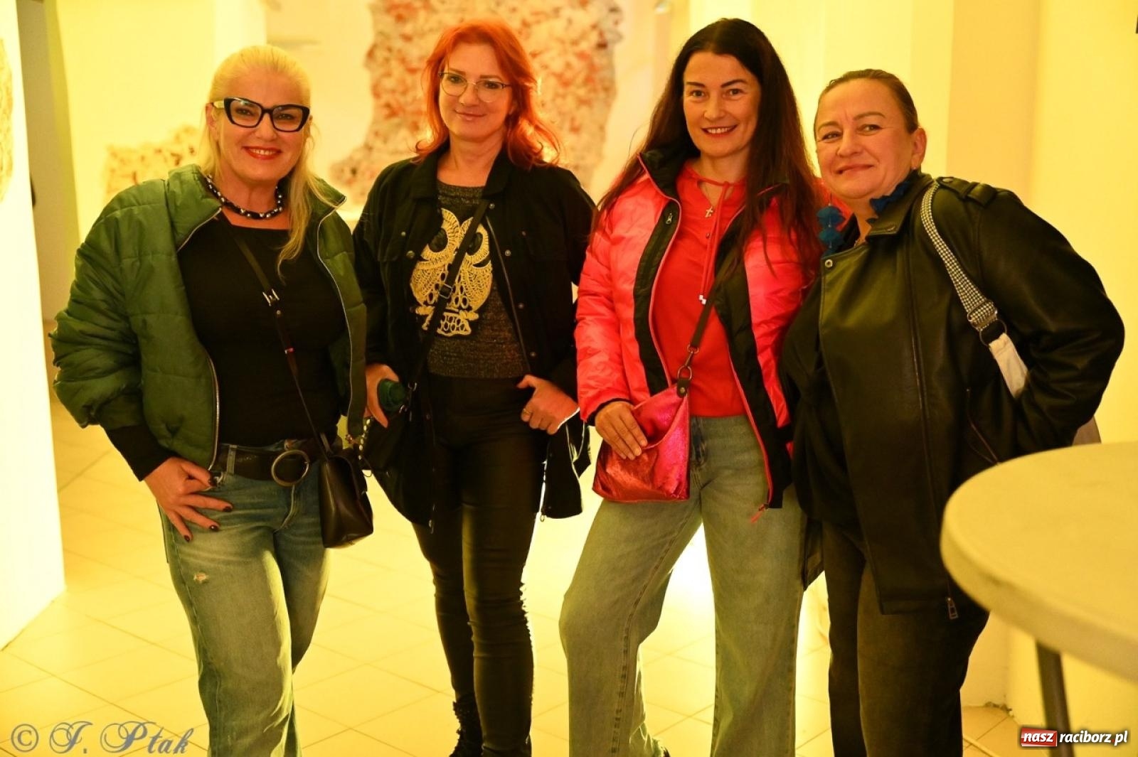 Zdjęcie w galerii na portalu naszraciborz.pl: Labirynt znów ożył. Spotkanie i dyskoteka w stylu lat 80-tych za nami [FOTO i WIDEO] wiadomości z regionu