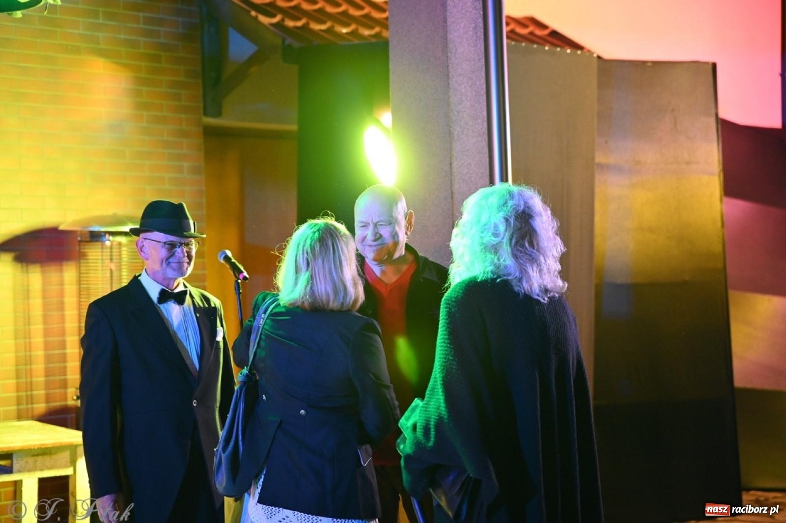 Zdjęcie w galerii na portalu naszraciborz.pl: Labirynt znów ożył. Spotkanie i dyskoteka w stylu lat 80-tych za nami [FOTO i WIDEO] wiadomości z regionu