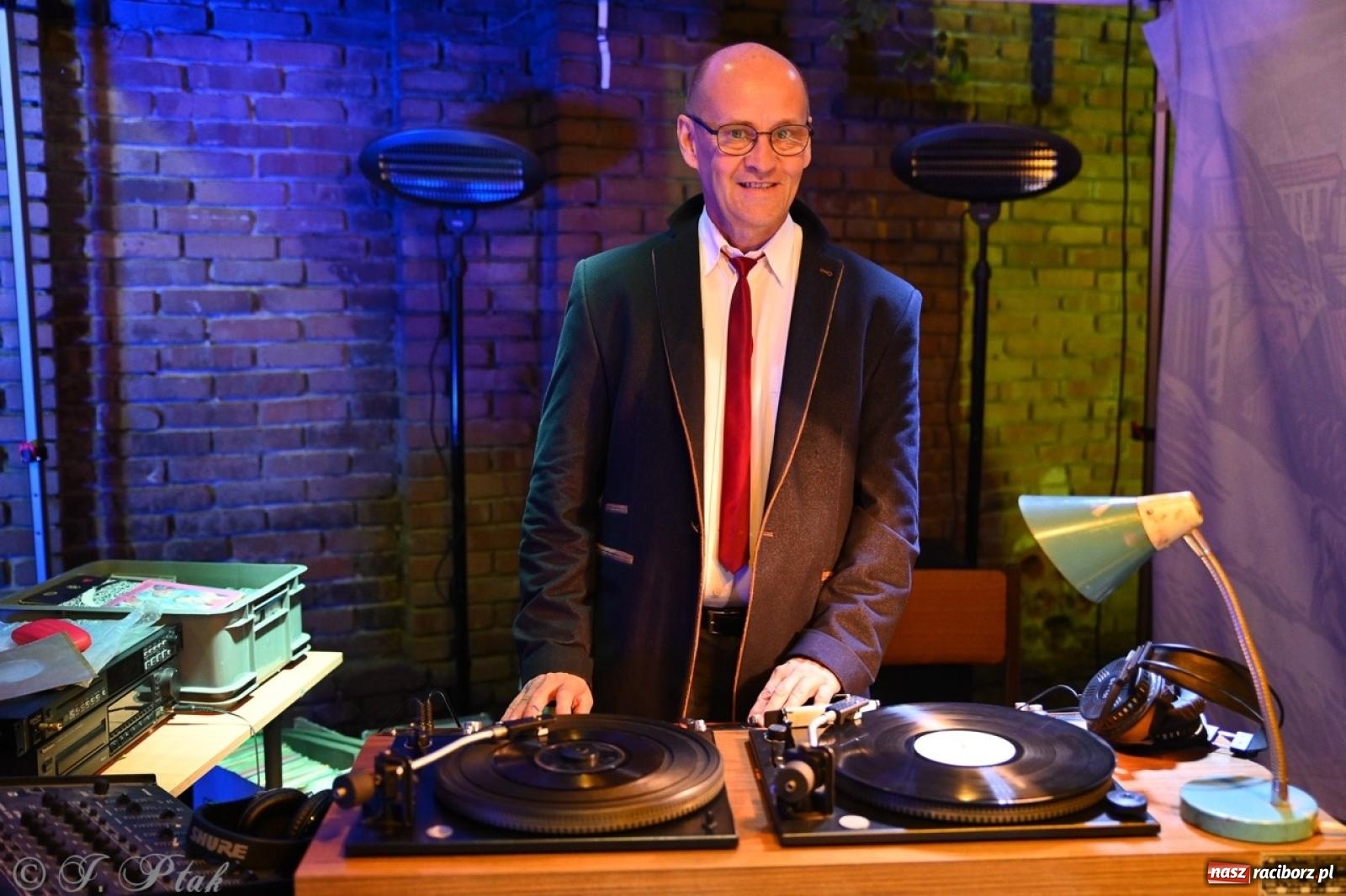 Zdjęcie w galerii na portalu naszraciborz.pl: Labirynt znów ożył. Spotkanie i dyskoteka w stylu lat 80-tych za nami [FOTO i WIDEO] wiadomości z regionu